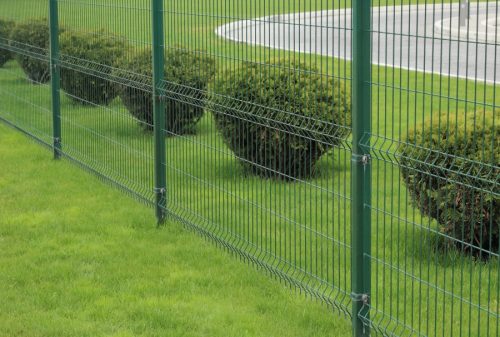 Metall- und Paneelzäune